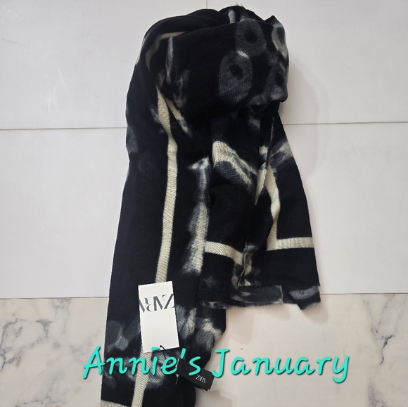 ZARA Women's Floral Printed Scarf(Black, Size:M) - Picture 6 of 6